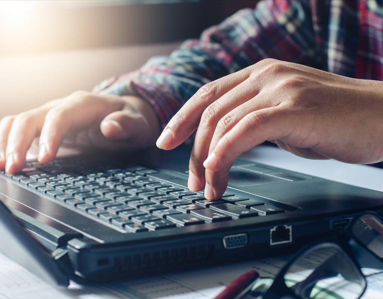 Relembre os programas de computador que eram famosos na última década